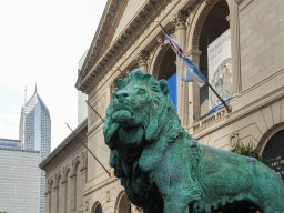 Lion statue in front of the Art Institute of Chicago